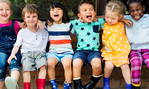 What are the benefits of early orthodontic evaluation?